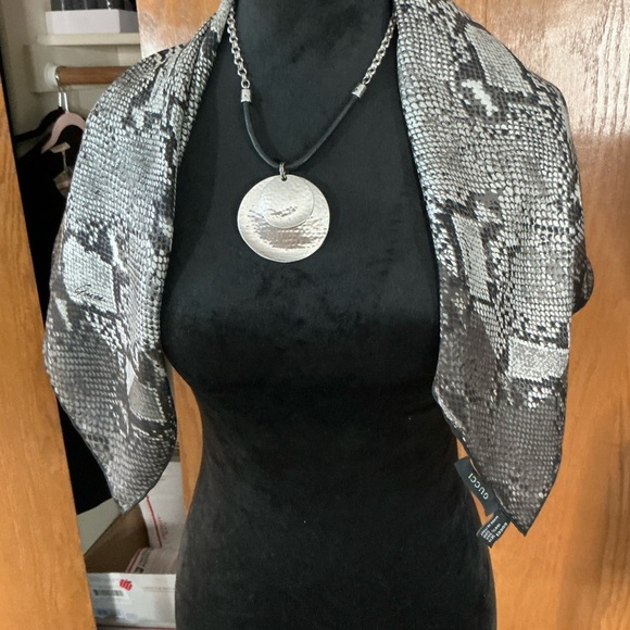 GUCCI 100% Silk Python Print SCARF - Picture 2 of 11